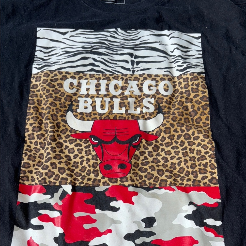 Express Men’s Chicago Bulls Cheetah Zebra Camo Black Graphic T-ShirtSize Medium - Picture 2 of 7